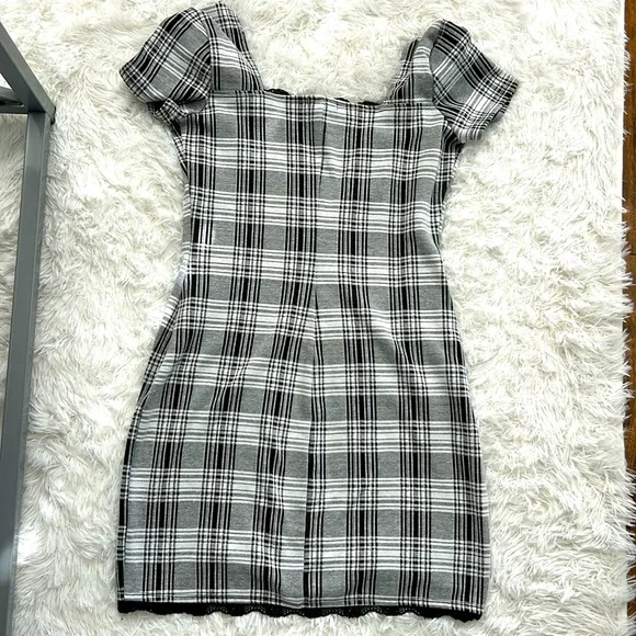 Short Sleeve Plaid Dress - Picture 3 of 3